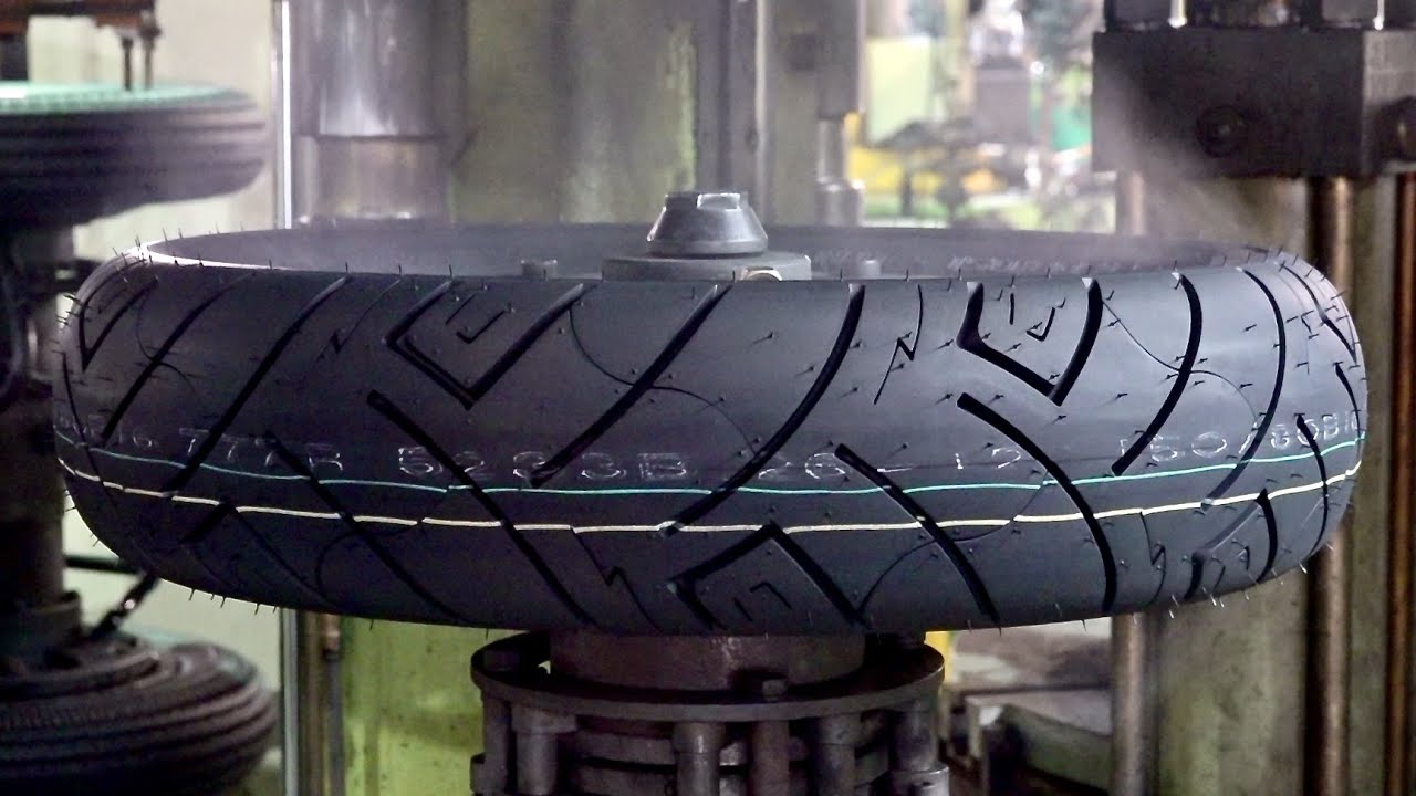 오토바이 타이어를 만드는 과정. 한국의 타이어 공장