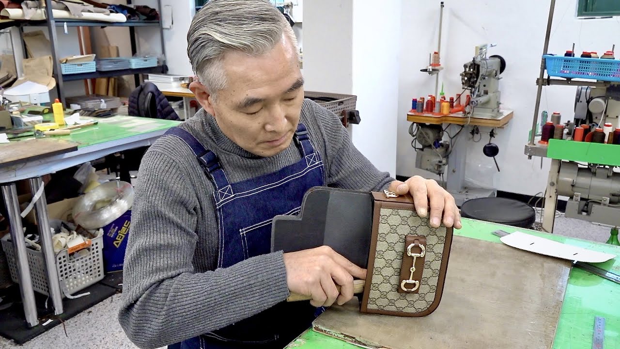 오래된 구찌 가방을 새로운 숄더백으로 만드는 과정. 한국의 명품가방 리폼 달인