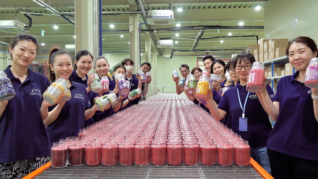 수만 개의 향초를 대량생산하는 과정. 한국의 아로마 캔들 제조 공장